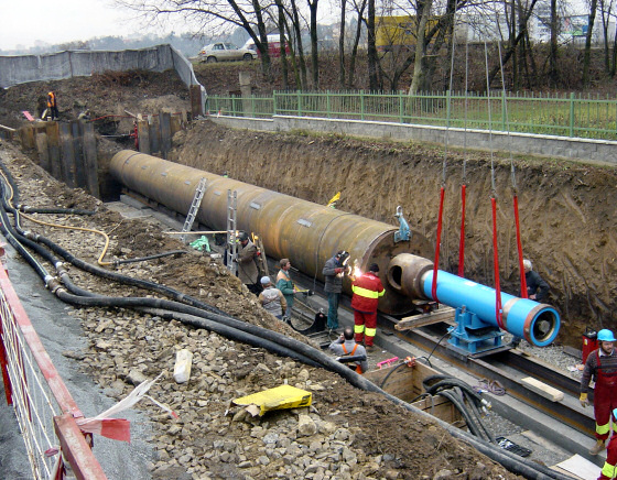 Svářečské práce na protlaku tunelu pro liniová vedení (Praha 5-Chuchle)